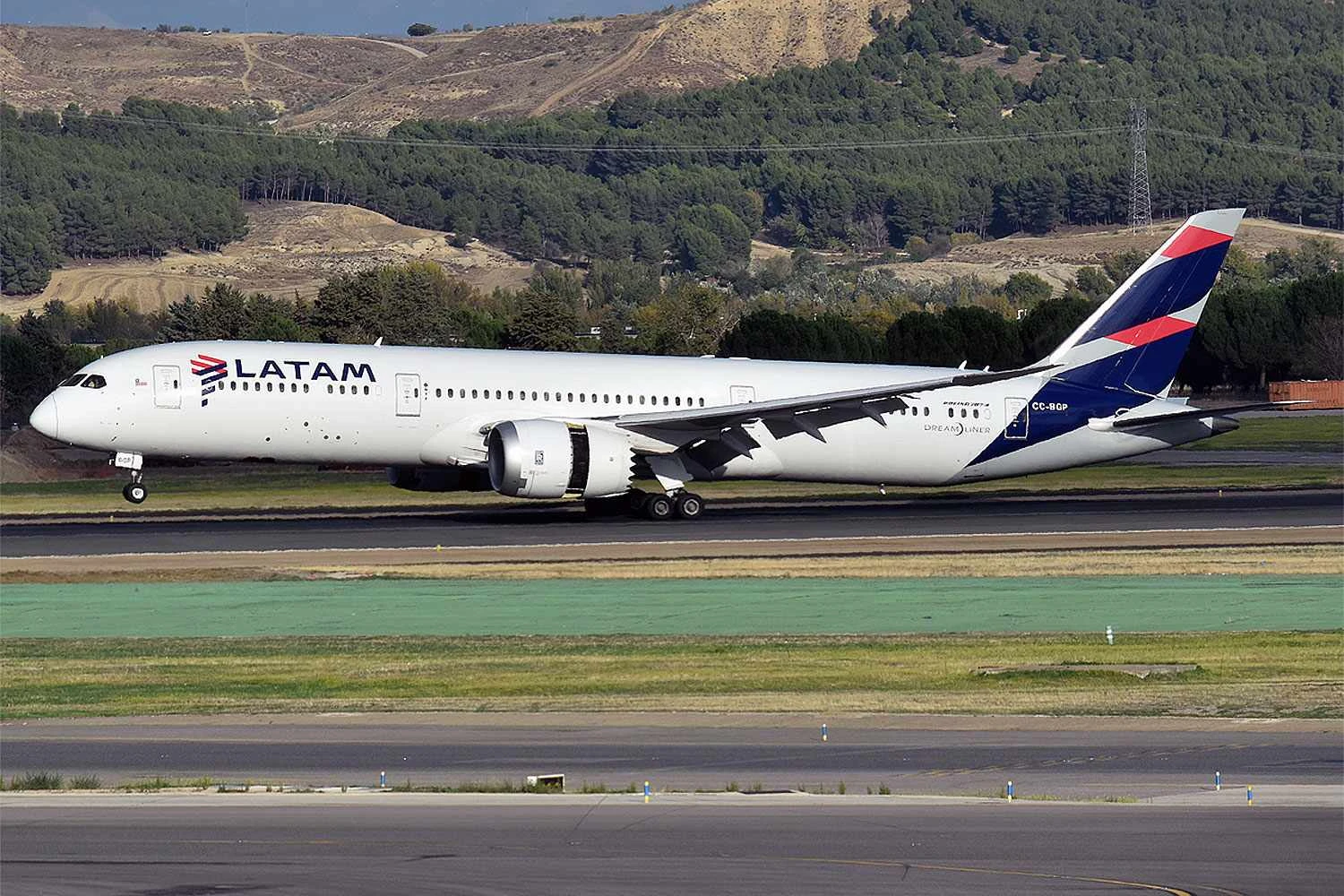LATAM volta aos motores Rolls-Royce Trent em novos Boeing 787