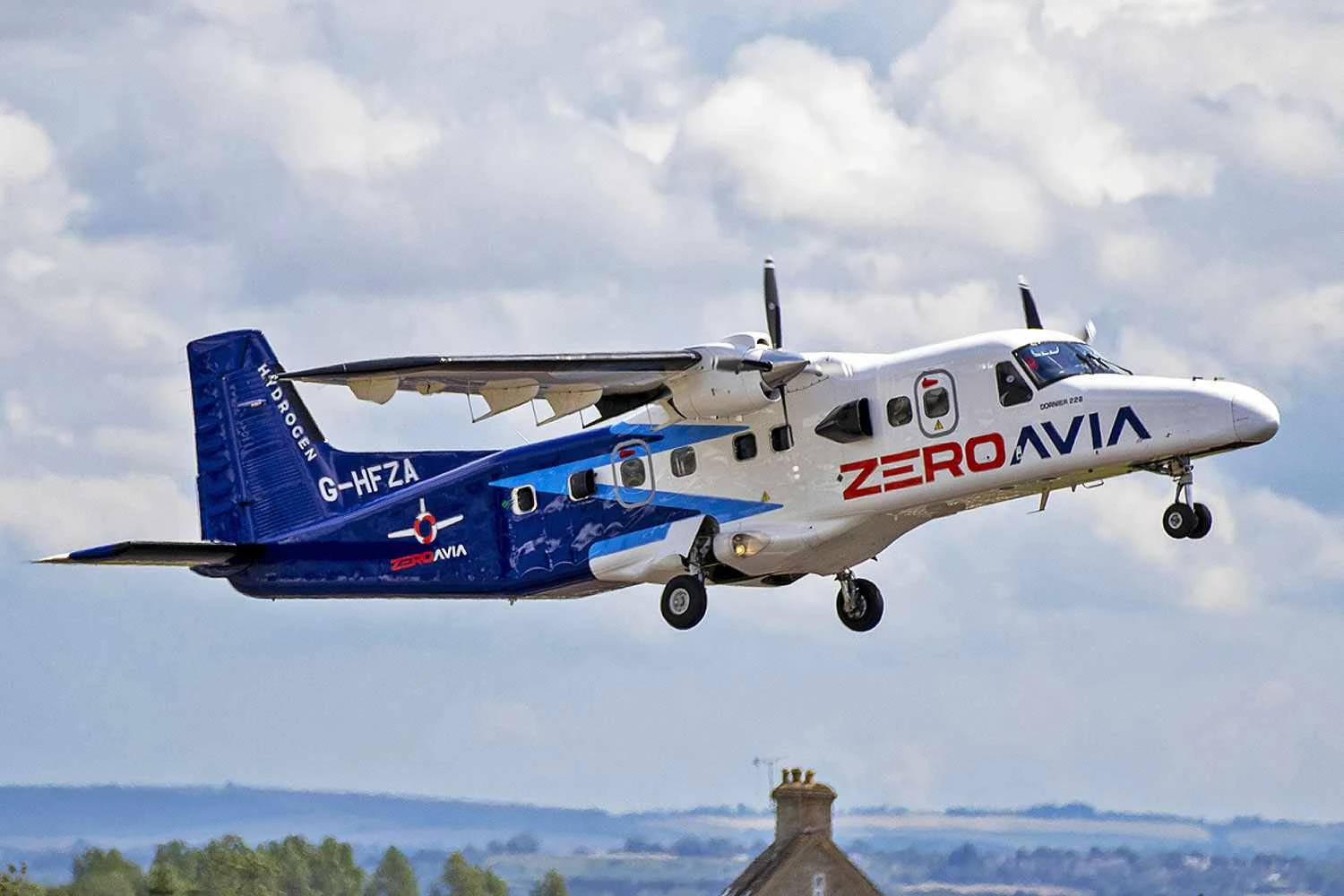 Dornier 228 powered by hydrogen engine (ZeroAvia)