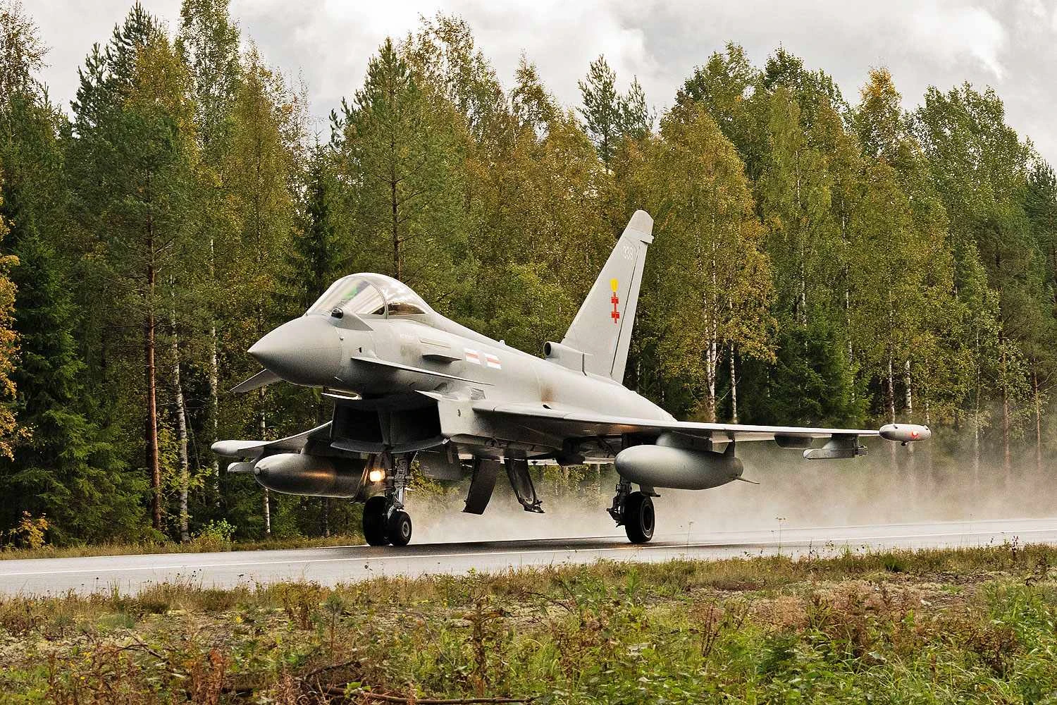Foi a primeira vez que o Typhoon operou de estradas (RAF)