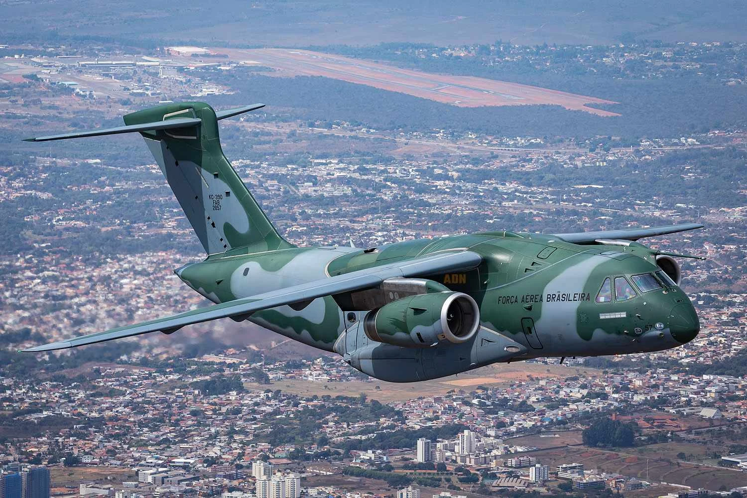 Força Aérea do Marrocos fez voos com o Embraer C-390 na semana passada