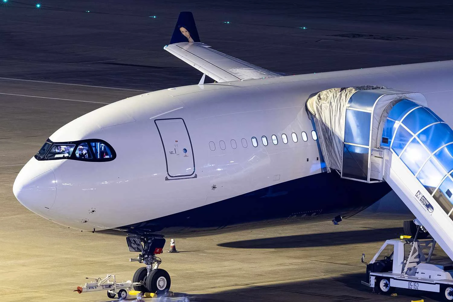 O A330-200 de matrícula P4-MPO voa desde 2002 e foi convertido para aeronave executiva em 2019 (Kevin Chung)