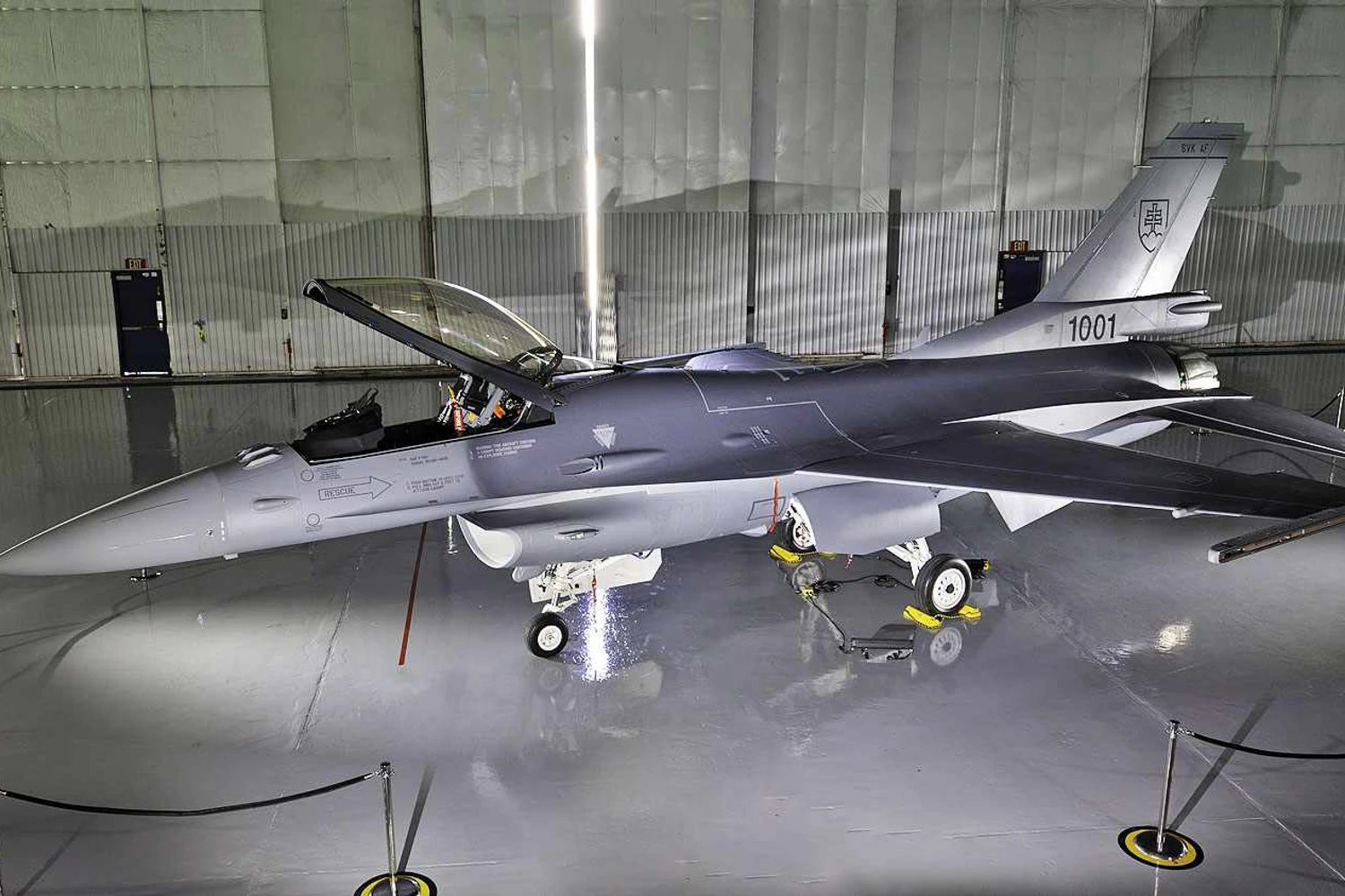 Lockheed Martin revela o primeiro caça F-16 Bloco 70 da Eslováquia