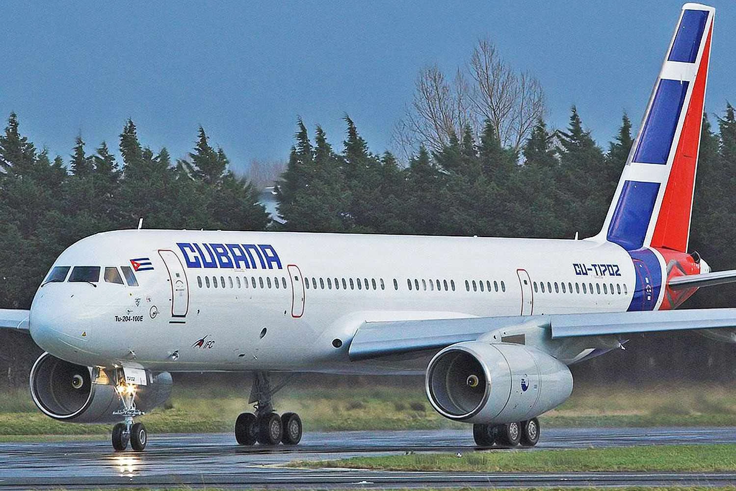 O Tu-204 antes da reforma (DomodedovoSpotters)