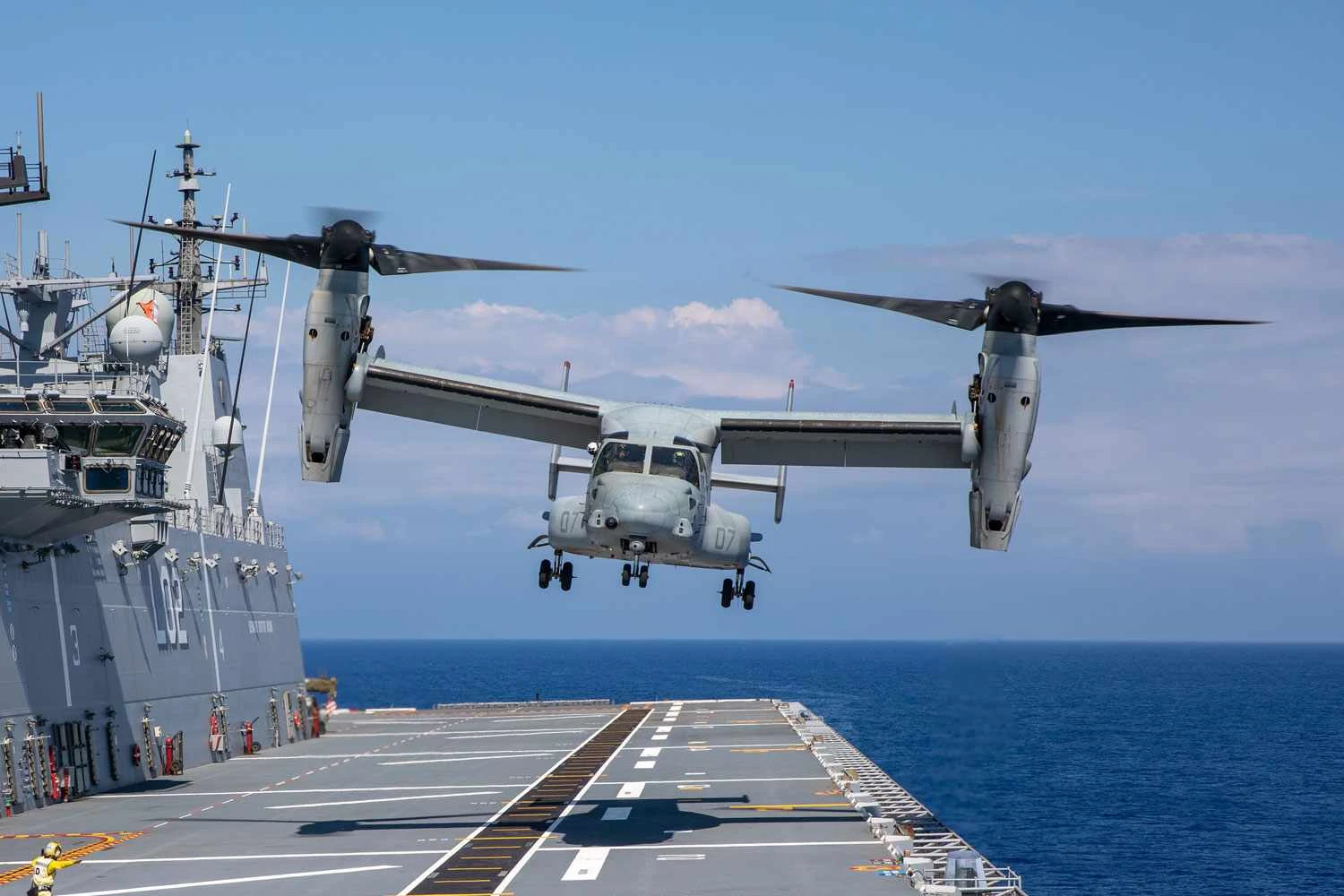 Um V-22 Osprey como esse caiu na Austrália em agosto (USN)