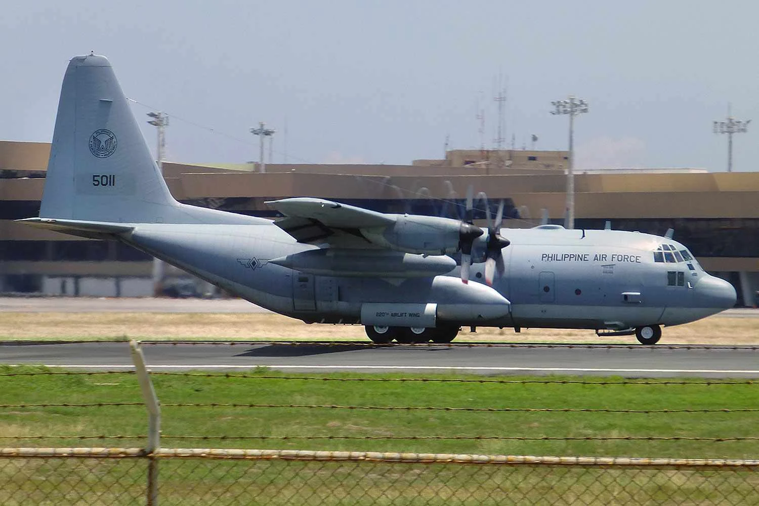 A Força Aérea Filipina voa com quatro antigos C-130 (Diego Roxas)
