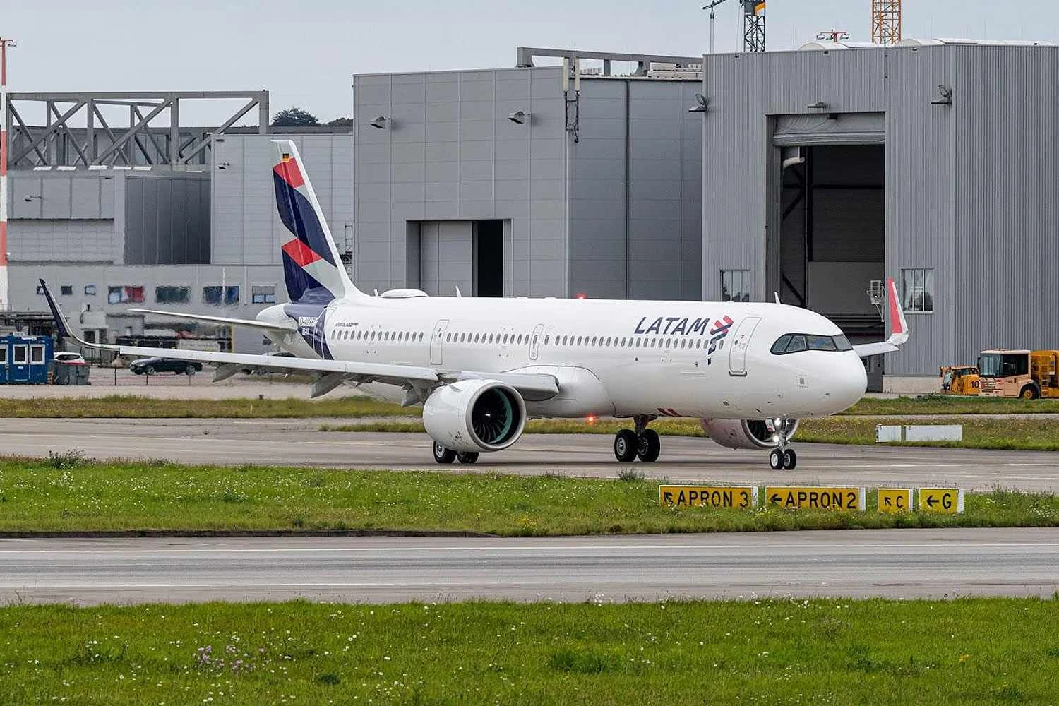 LATAM arrenda cinco jatos Airbus A321neo da CDB Aviation