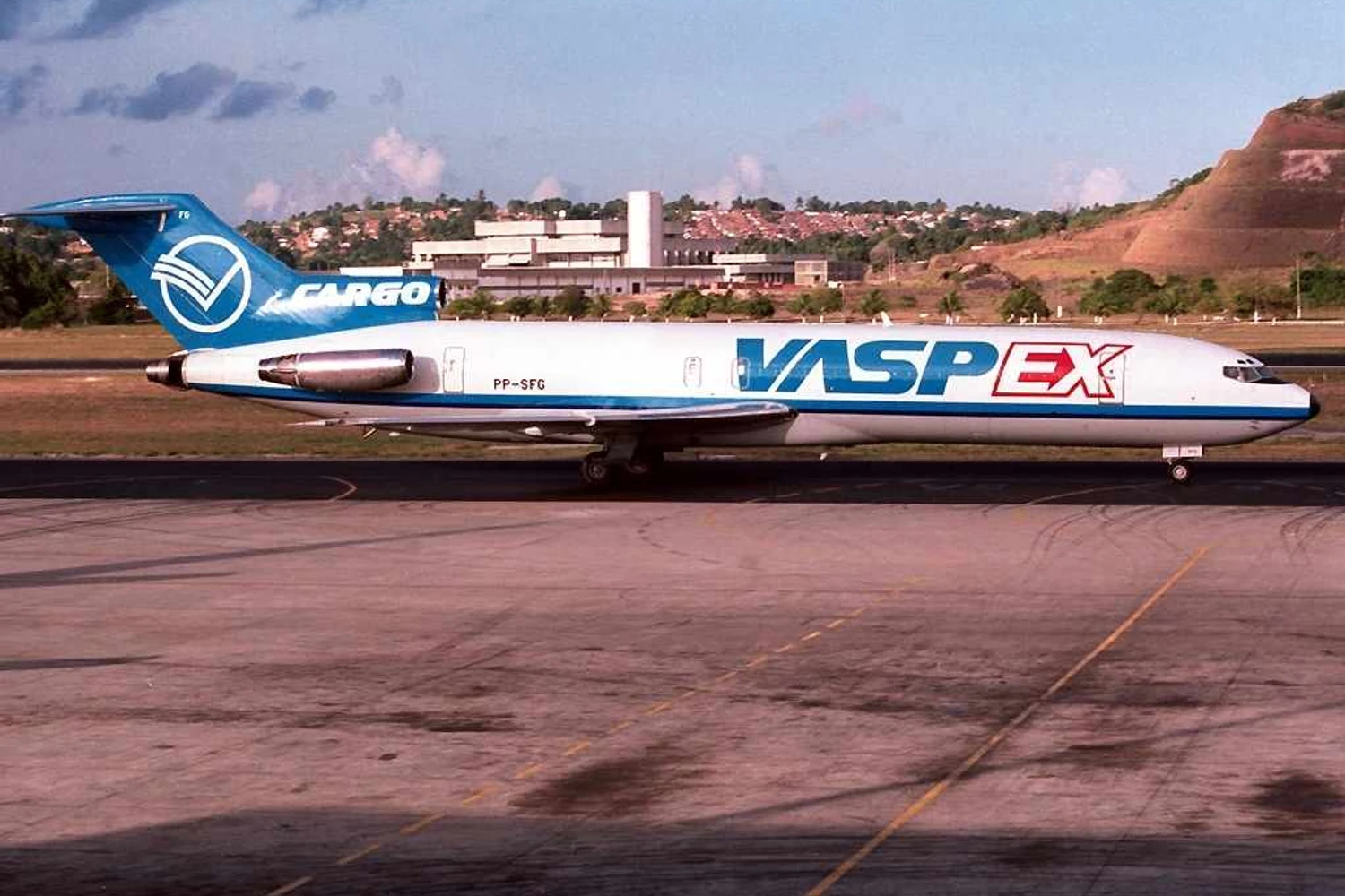 Boeing 727-200F PP-SFG. A VASPEX foi um dos poucos acertos fase pós-privatização. Curiosamente, esta aeronave era para ser entregue à TransBrasil. Foto: Wikimedia Commons.