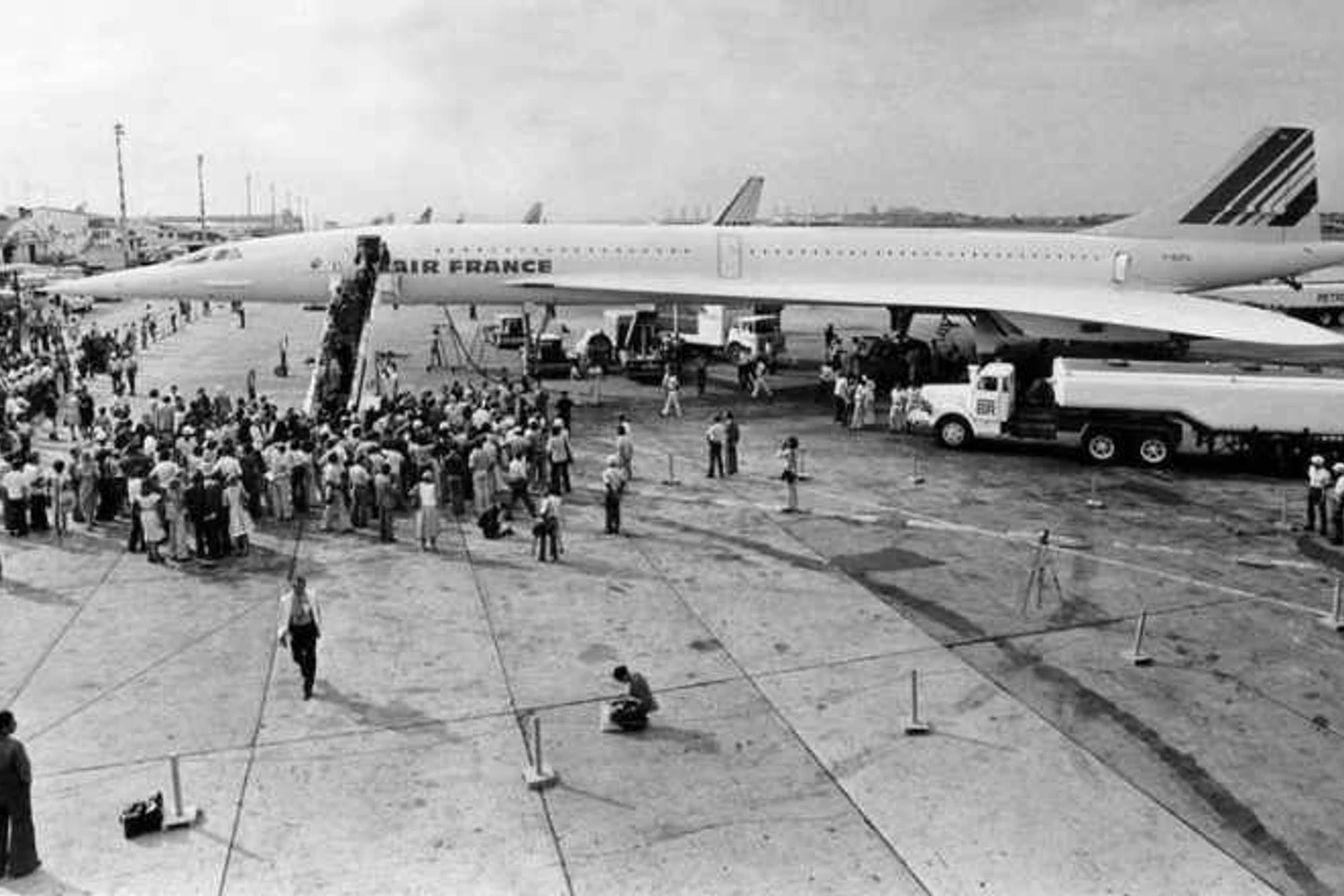 Coube ao Brasil ser um dos primeiros destinos regulares do Concorde, aqui após o primeiro voo entre Paris e Rio de Janeiro.  Foto: Reprodução Acervo O Globo.