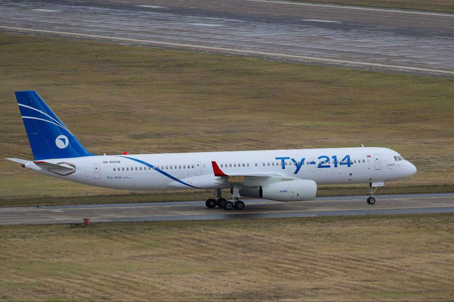 O Tu-214 pode levar cerca de 200 passageiros mas consome muito combust&iacute;vel (UAC)