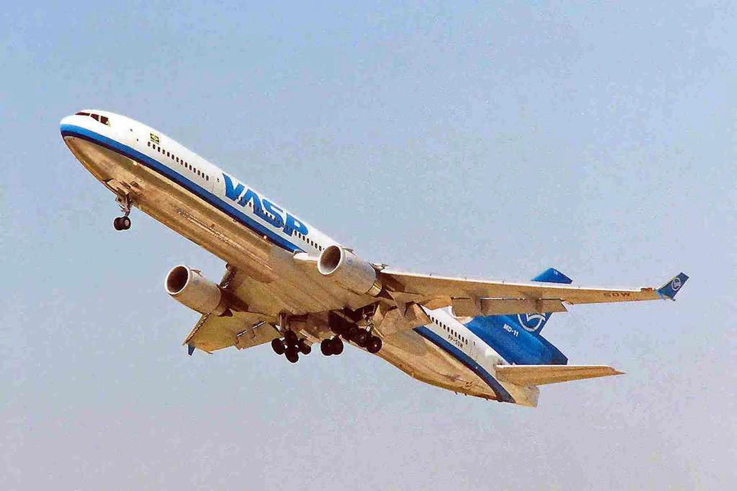 PP-SOW decola de Zurique rumo ao Brasil. No total, a VASP operou 9 MD-11, além do N277WA, arrendado por um mês da World Airways. Foto: Ken Fielding via Wikimedia Commons