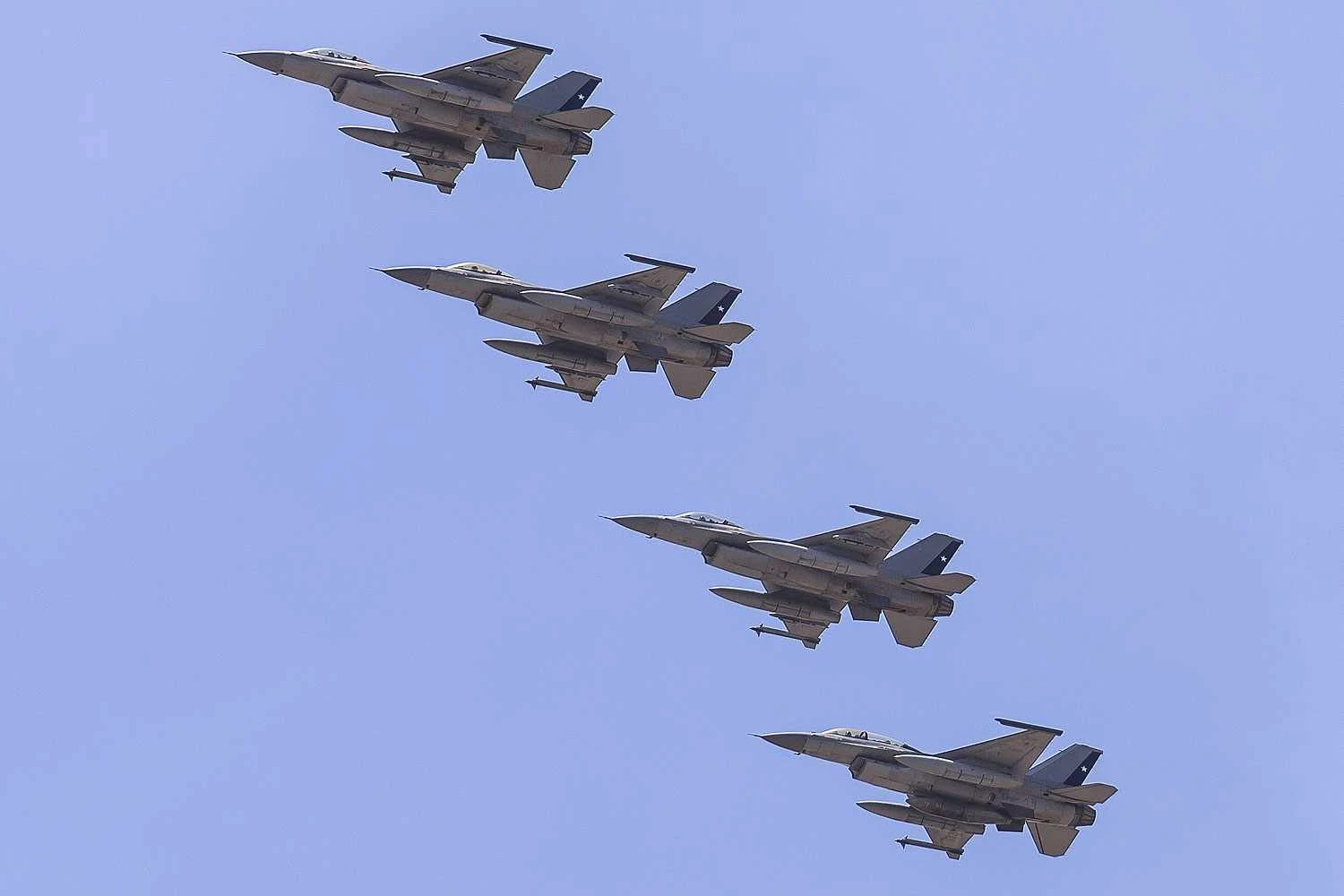 O Chile adquiriu 46 caças F-16 nos anos 2000 (FAB)