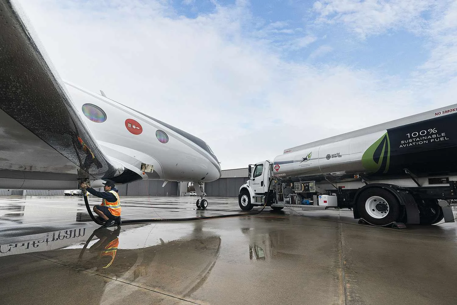 Jato executivo faz 1º voo transatlântico do mundo com 100% de combustível sustentável