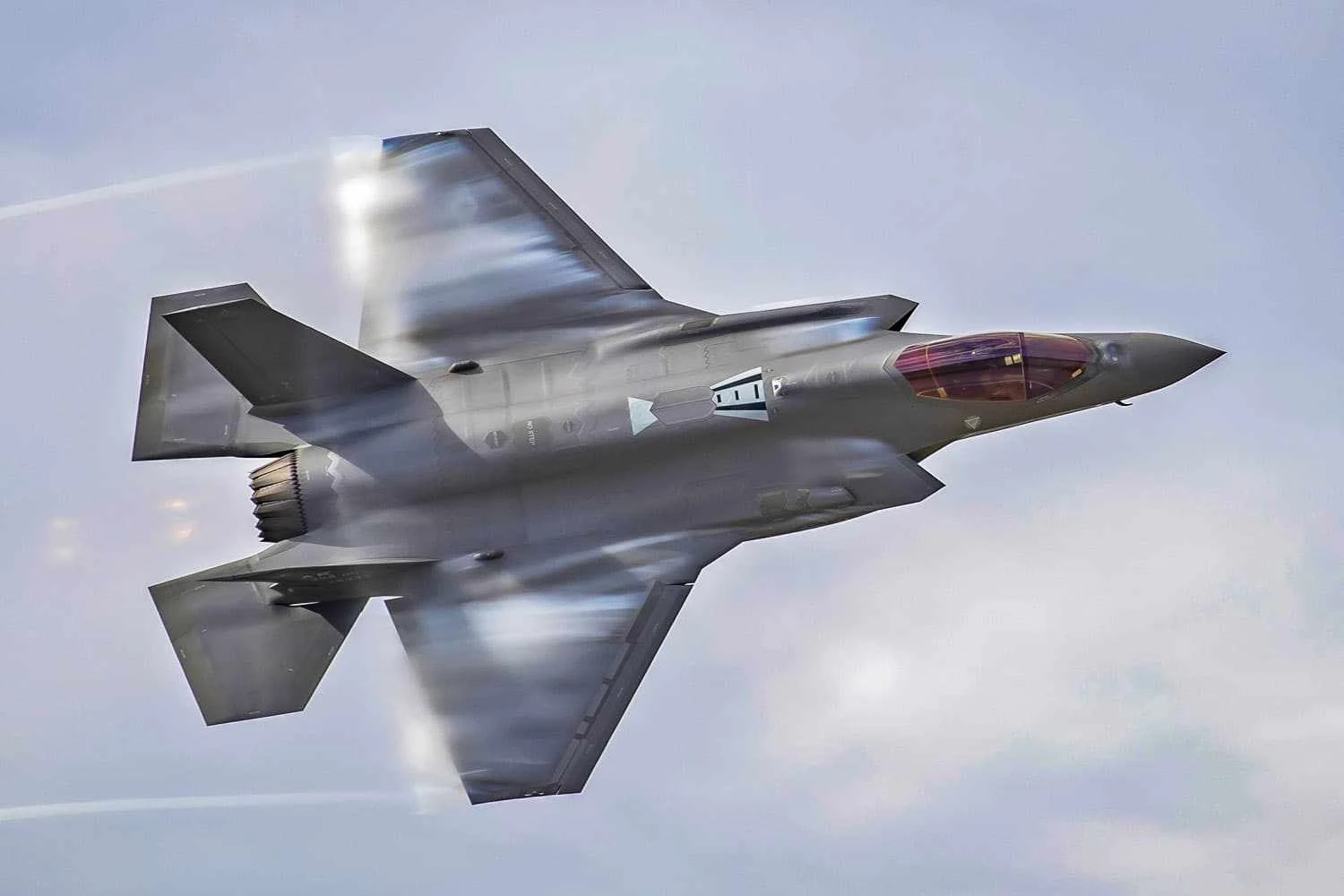 Canadá reafirma compromisso com lote inicial de 16 caças F-35A após disputa política