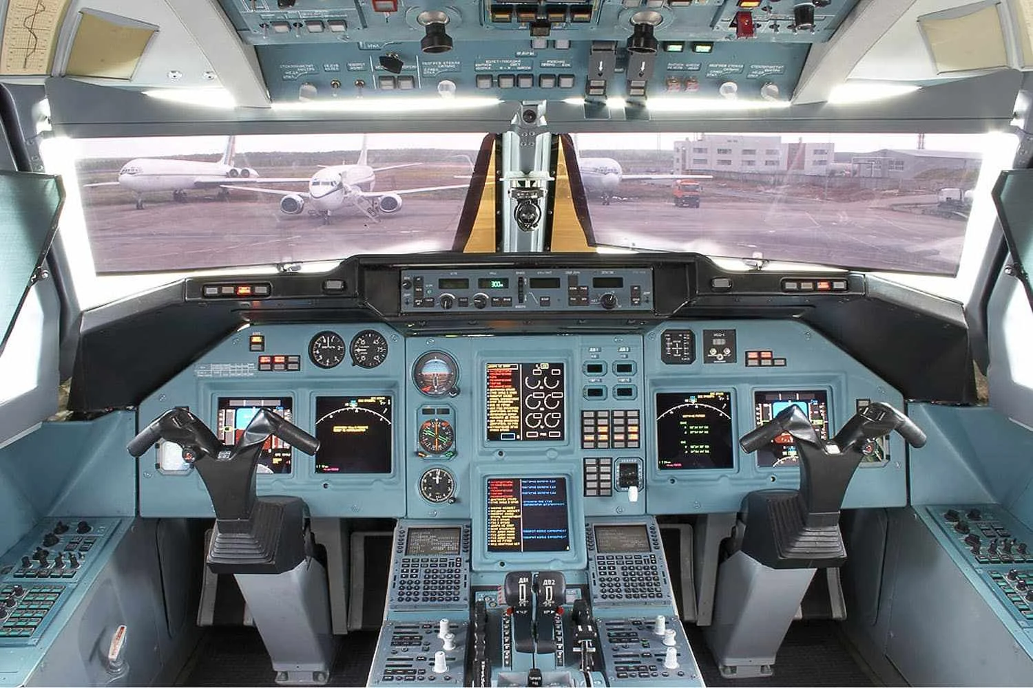 Cockpit do Tu-214: apenas dois ocupantes em vez de três (Alex Pereslavtsev)