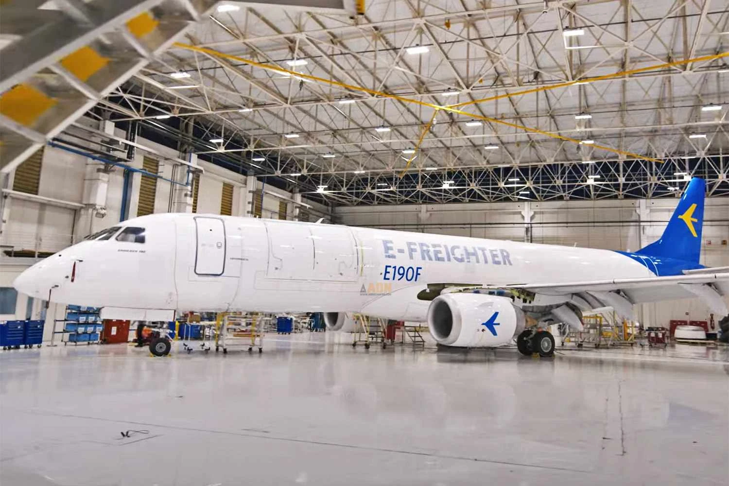 O E190F pode levar cerca de 10,7 toneladas de carga (Embraer)
