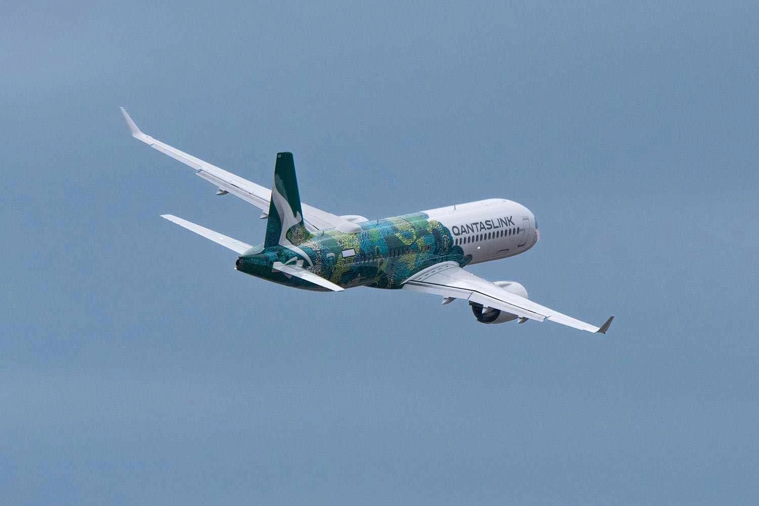 Qantas A220-300 maiden flight (Airbus)