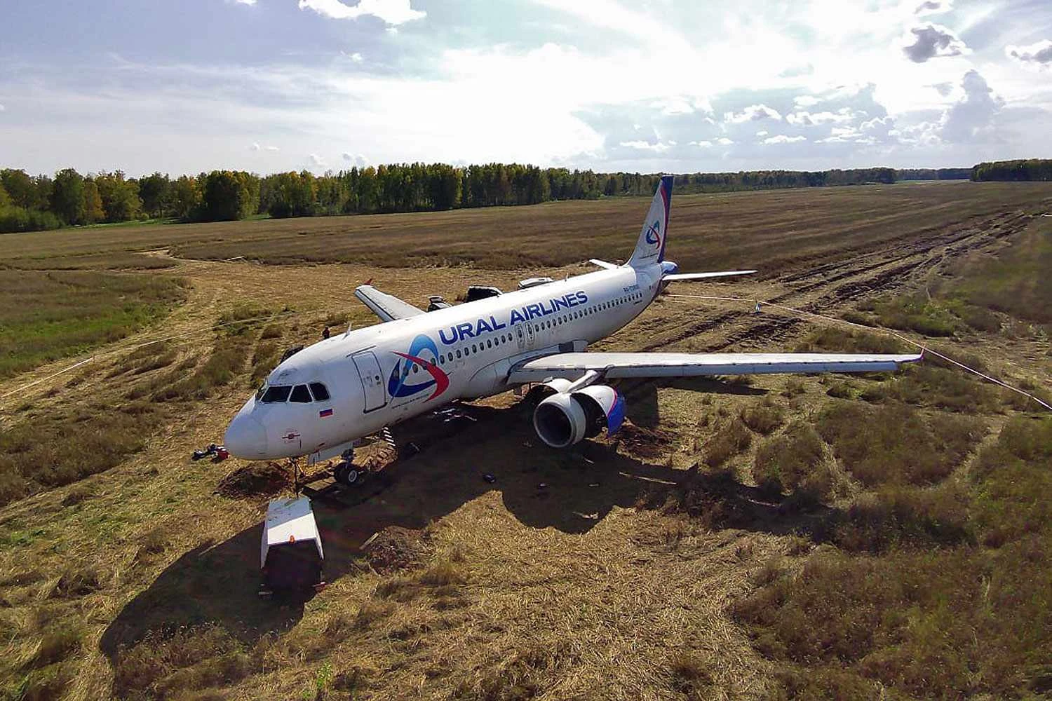 A companhia aérea ainda não sabe como tirar o velho A320 da plantação (Ural Airlines)