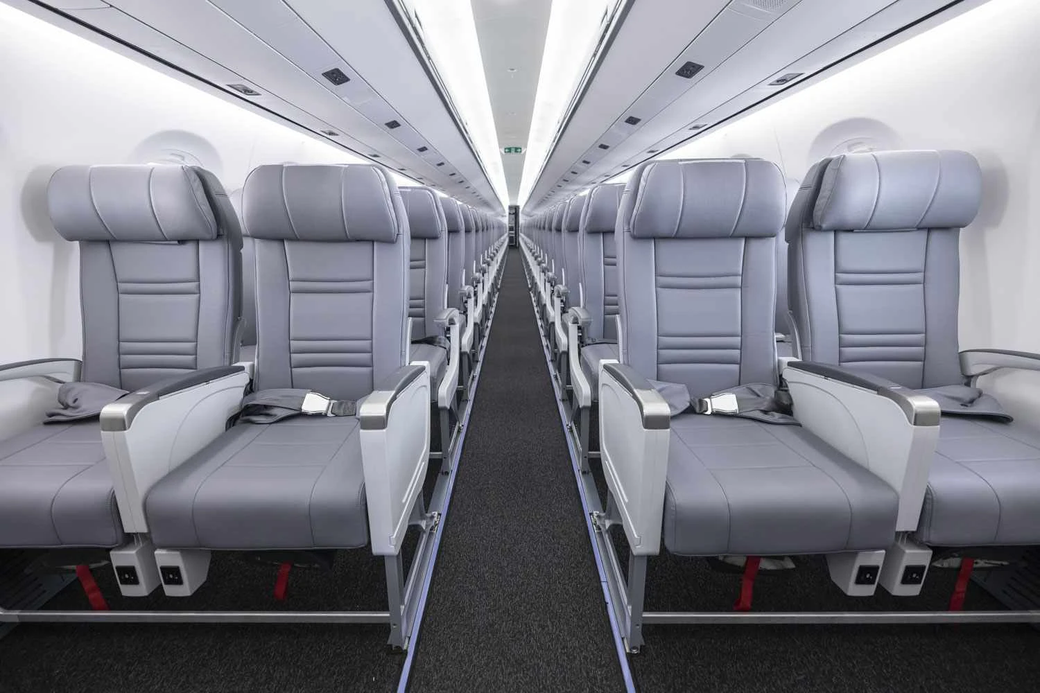 Cabine do E195-E2 da Royal Jordanian