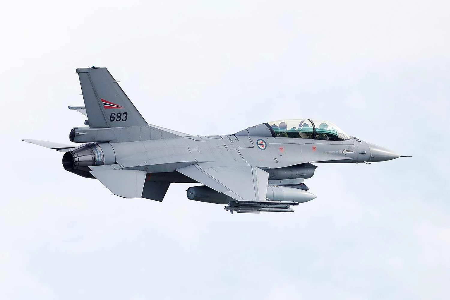 Noruega transfere dois de seus caças F-16 para treinar pilotos ucraninanos na Dinamarca