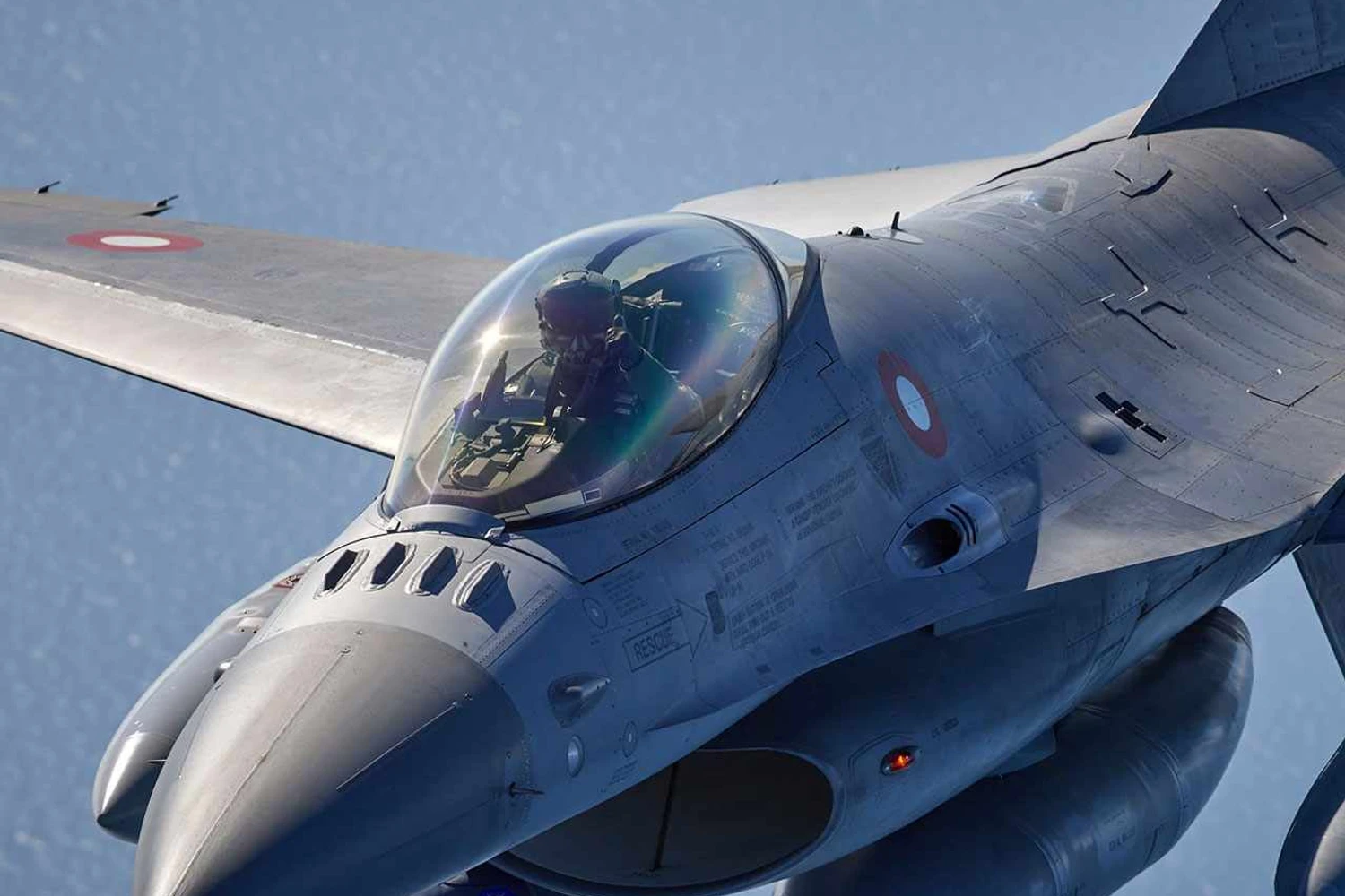 Sai China, entram os EUA: Força Aérea Argentina terá caças F-16, segundo mídia do país