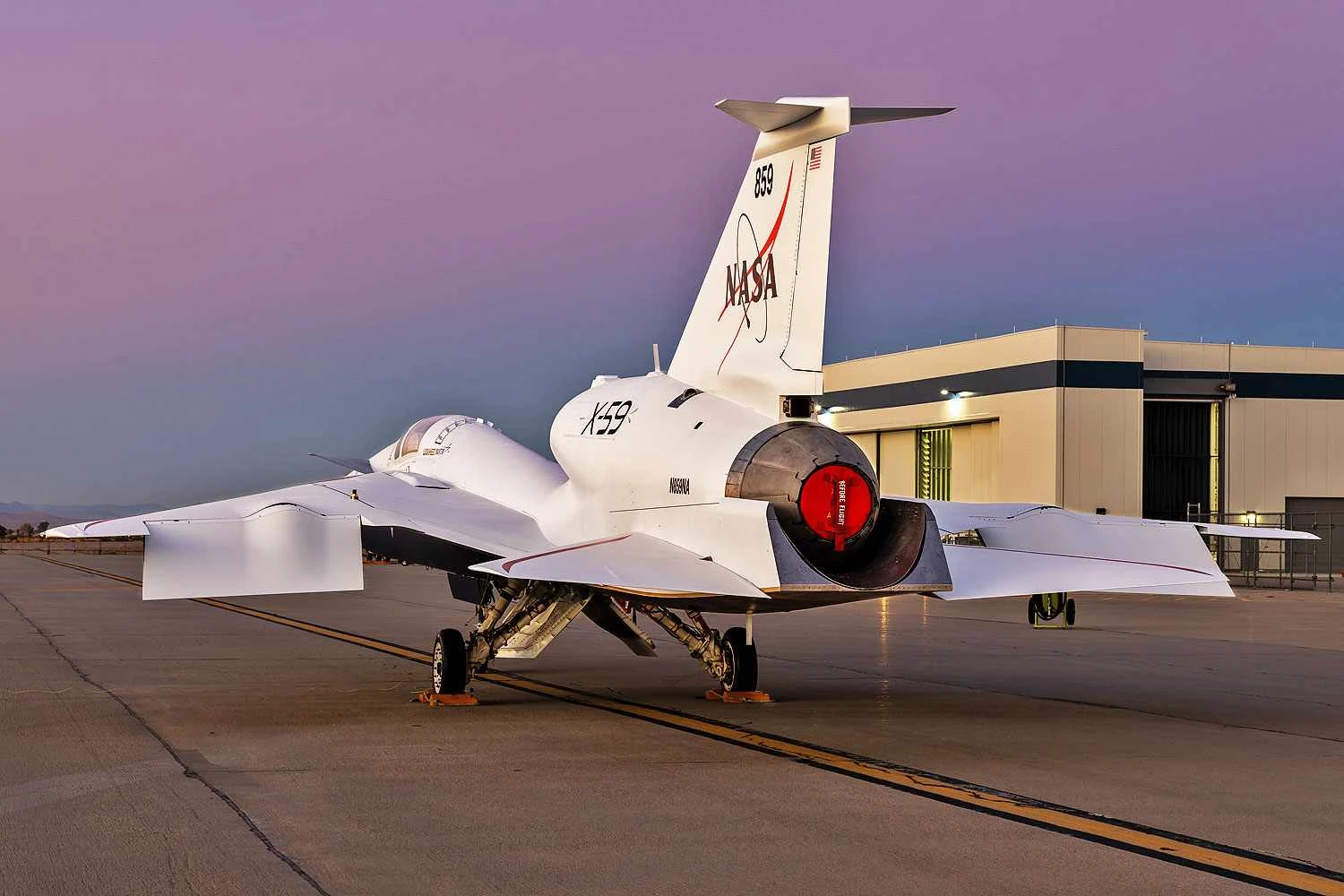 O jato de testes usa um motor GE F414 além de outros componentes emprestados de caças como o F-16, F-15 e F/A-18 (Lockheed Martin)