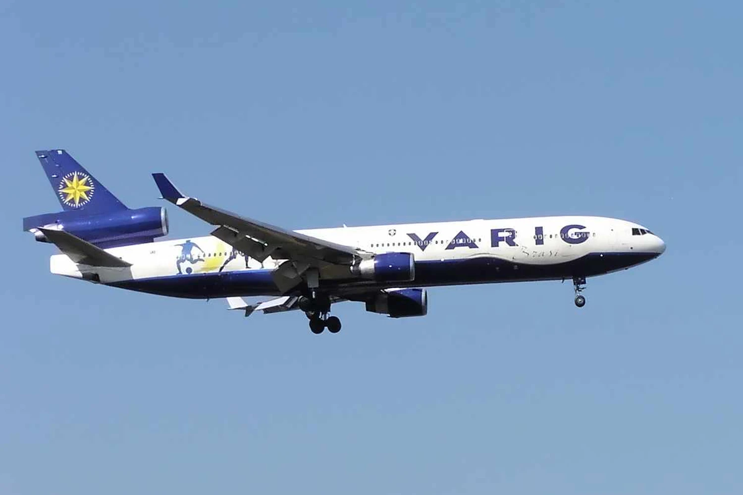 PP-VTI foi o último MD-11 a sair da VARIG. Aqui com a pintura especial da Copa do Mundo de 2006. Foto: Arcturus via Wikimedia Commons.