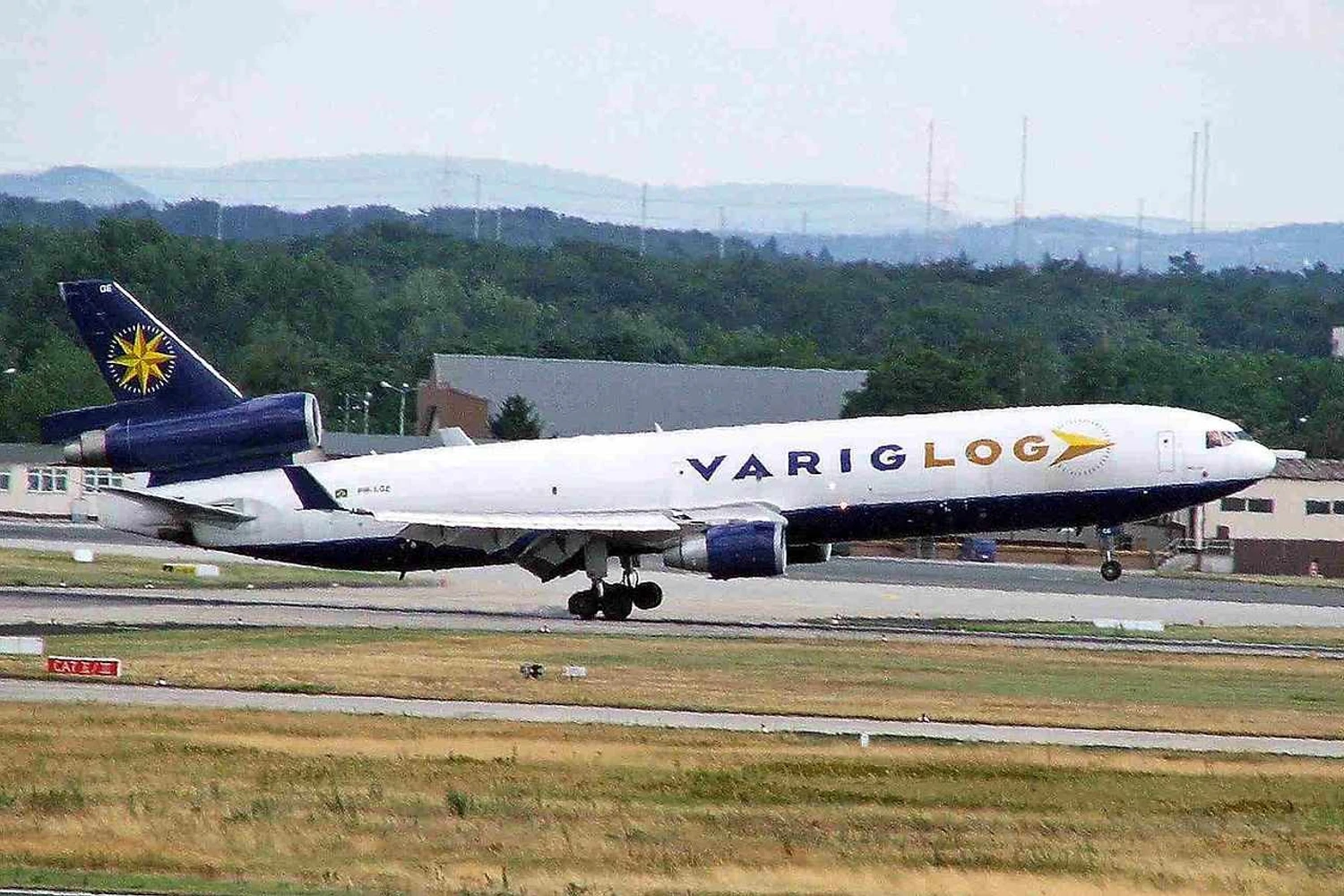 Recém-incorporado na frota, o PR-LGE pousa em Frankfurt. Foto: Ken Fielding via Wikimedia Commons.