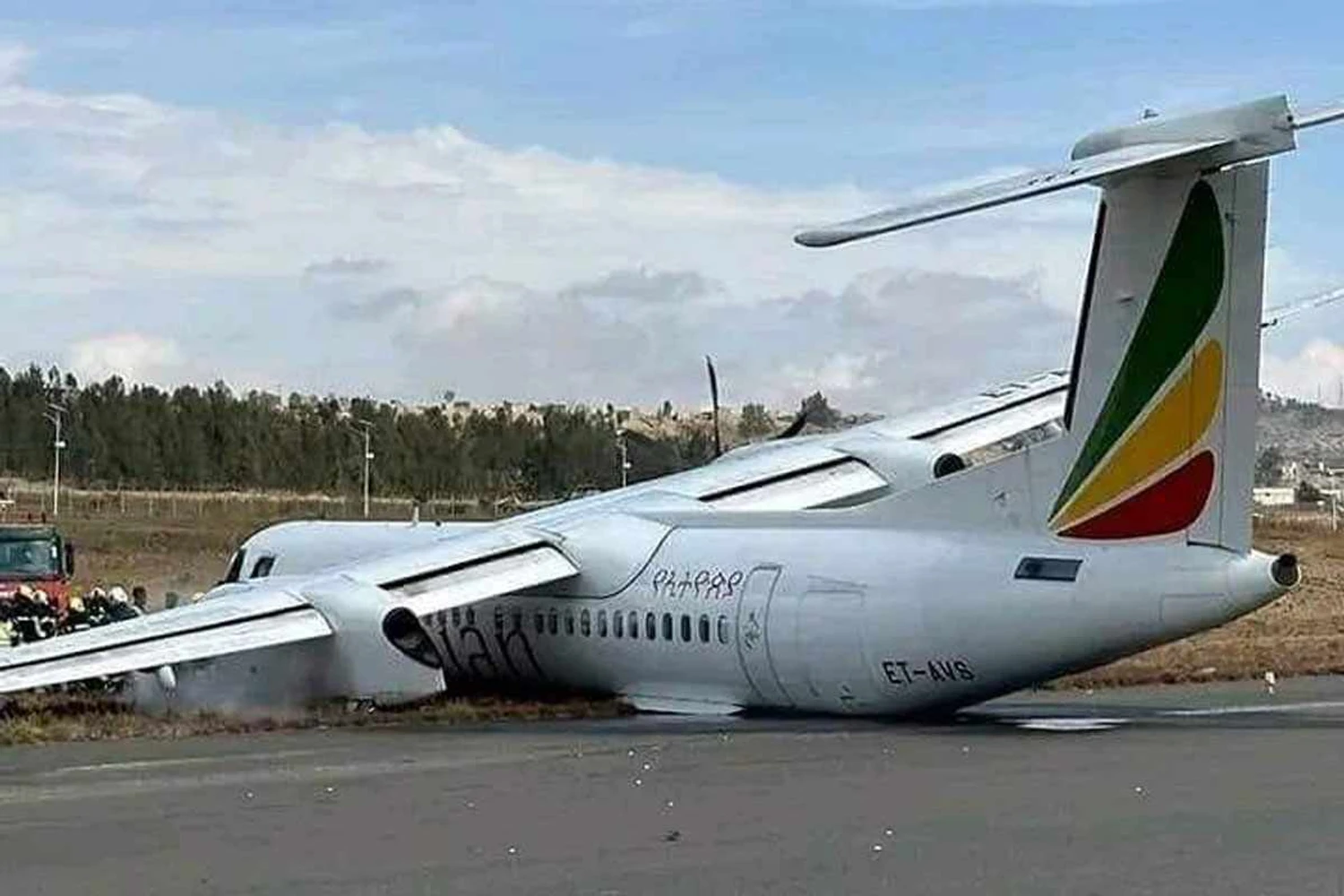 Turboélice Dash 8 da Ethiopian teve o trem de pouso colapsado