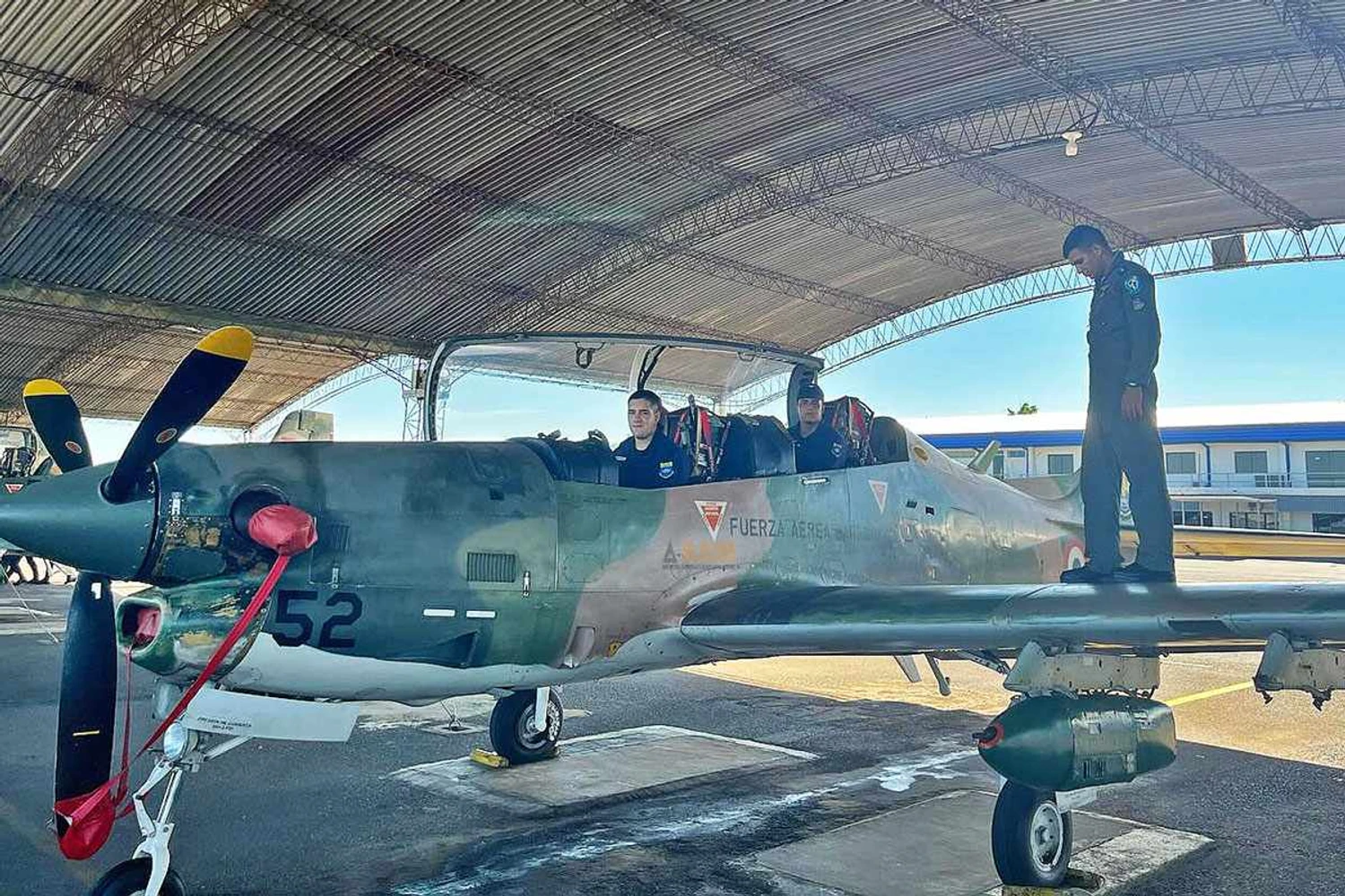 A For&ccedil;a A&eacute;rea Paraguaia tem seis AT-27 Tucanos recebidos em 1987