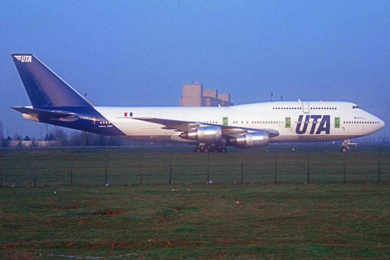 A francesa UTA, já extinta, recebeu o 747-300 em 1986 (Aero Icarus)