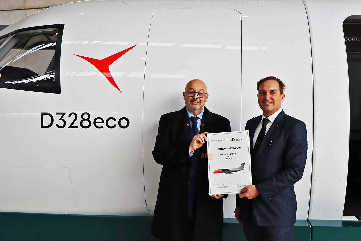 Assinatura do acordo de fornecimento entre a Akaer e a Deutsche Aircraft
