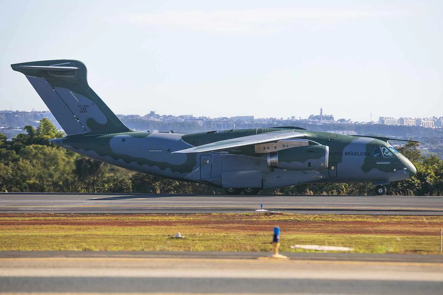 Embraer e ST Engineering aprofundam parceria estratégica no jato C-390 Millennium