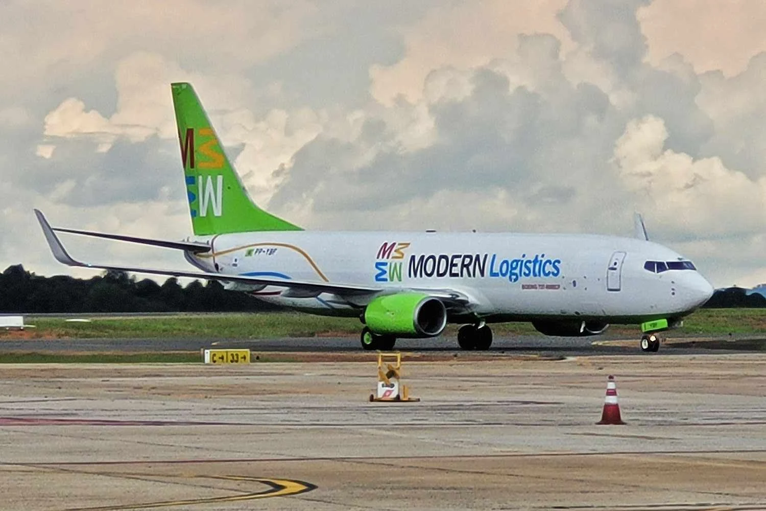 Modern Logistics estreia seu primeiro Boeing 737-800BCF