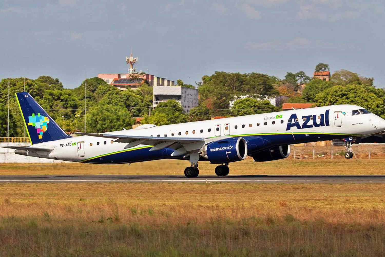 Azul vai voar para o Paraguai, Gol quer ir de Brasília a Bogotá