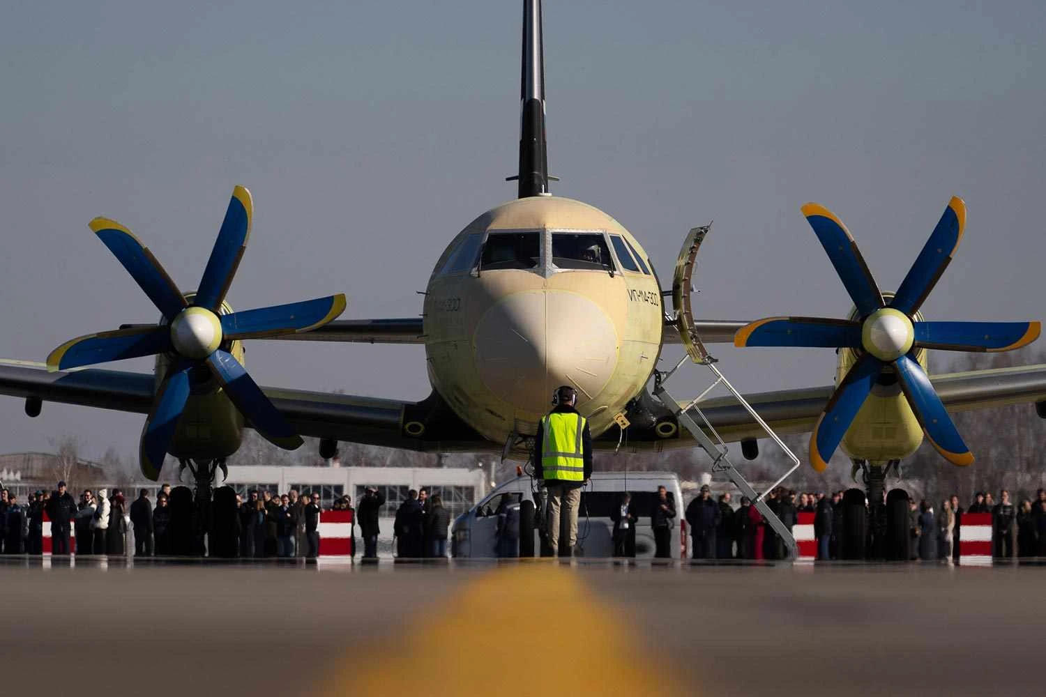O Il-114-300 usa o motor Klimov TV-7 (UAC)