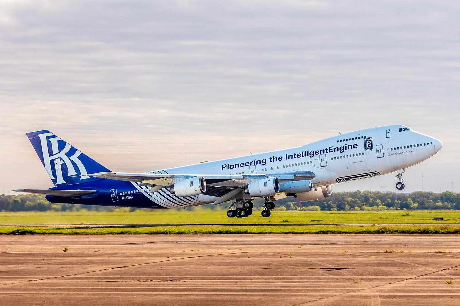 Rolls-Royce voa novo motor do Falcon 10X a bordo do seu Boeing 747