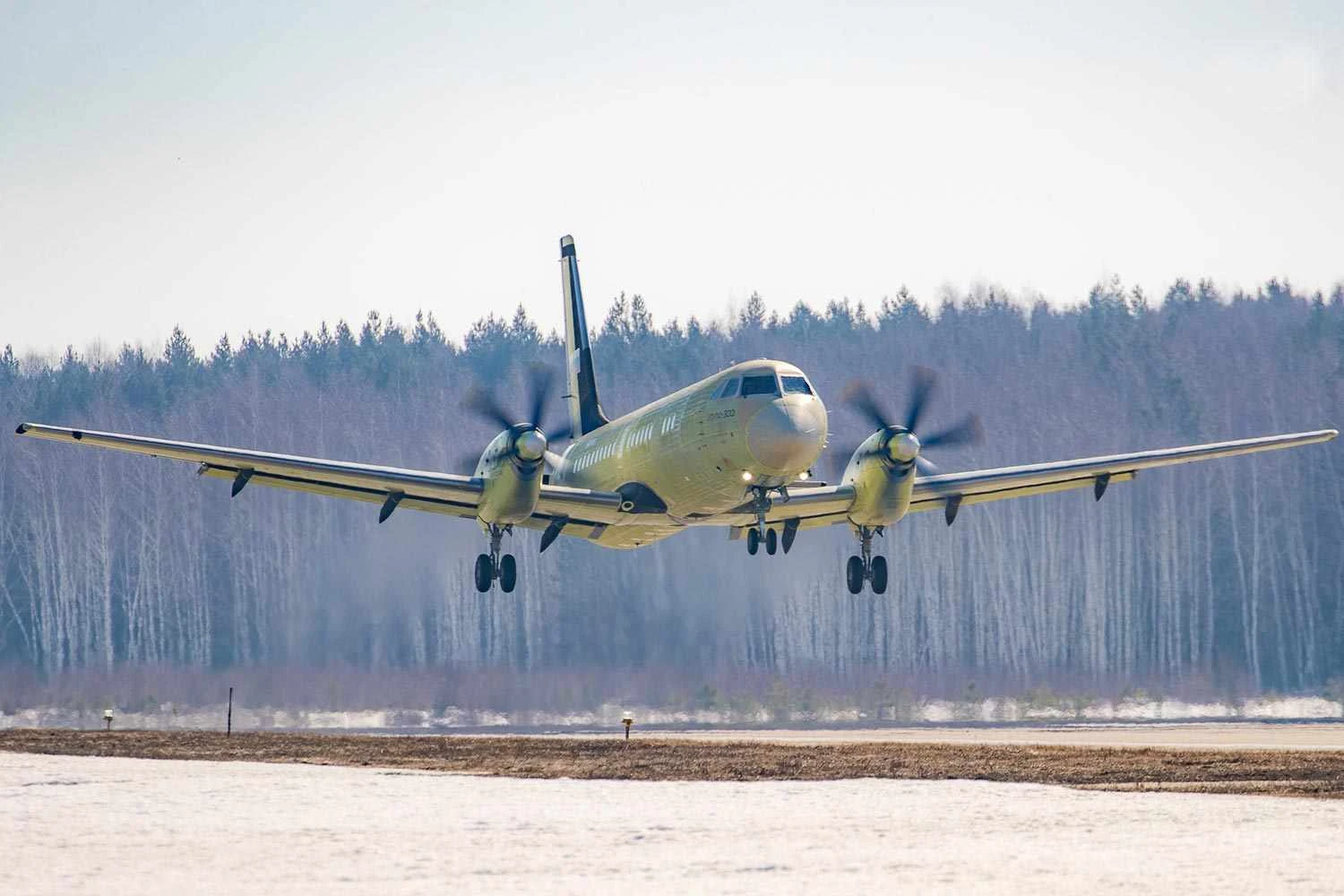 Rússia coloca em voo o segundo protótipo do turboélice Il-114-300