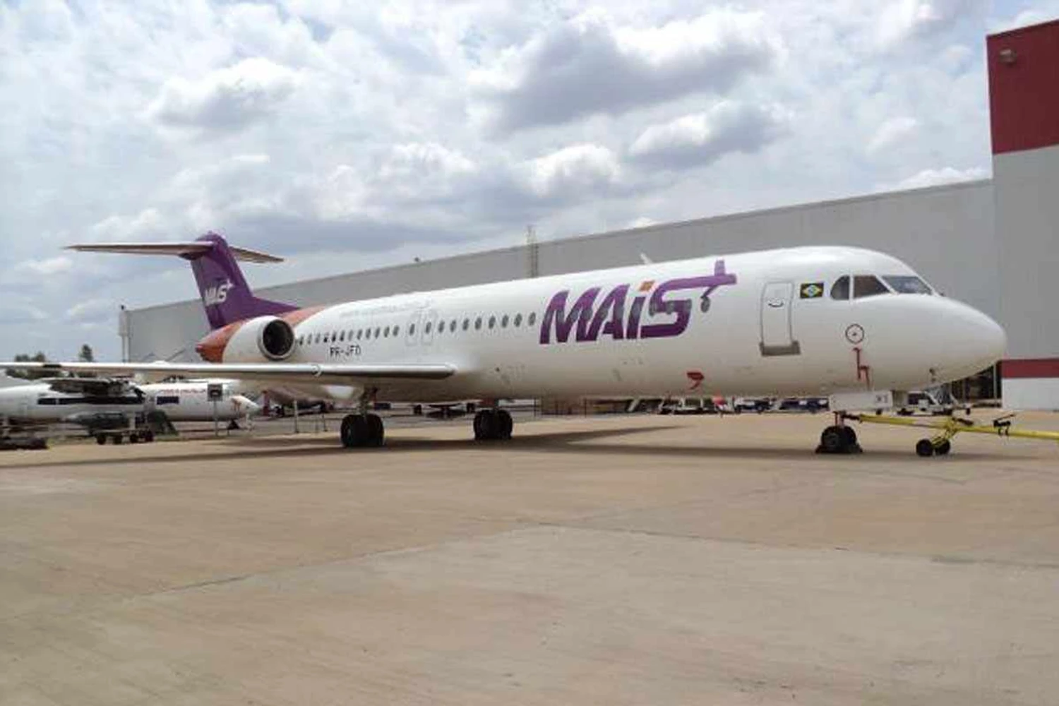 Um dos Fokker 100 da Mais Linhas A&eacute;reas (MLA)
