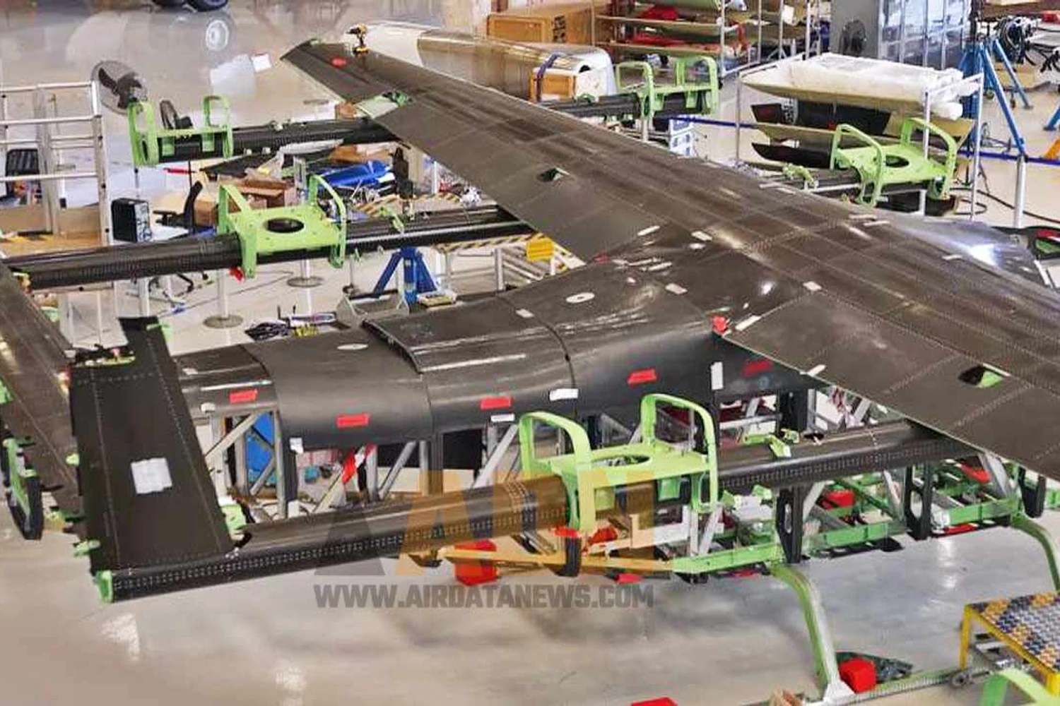 Aeronave el&eacute;trica parece estar sendo montada em S&atilde;o Jos&eacute; dos Campos