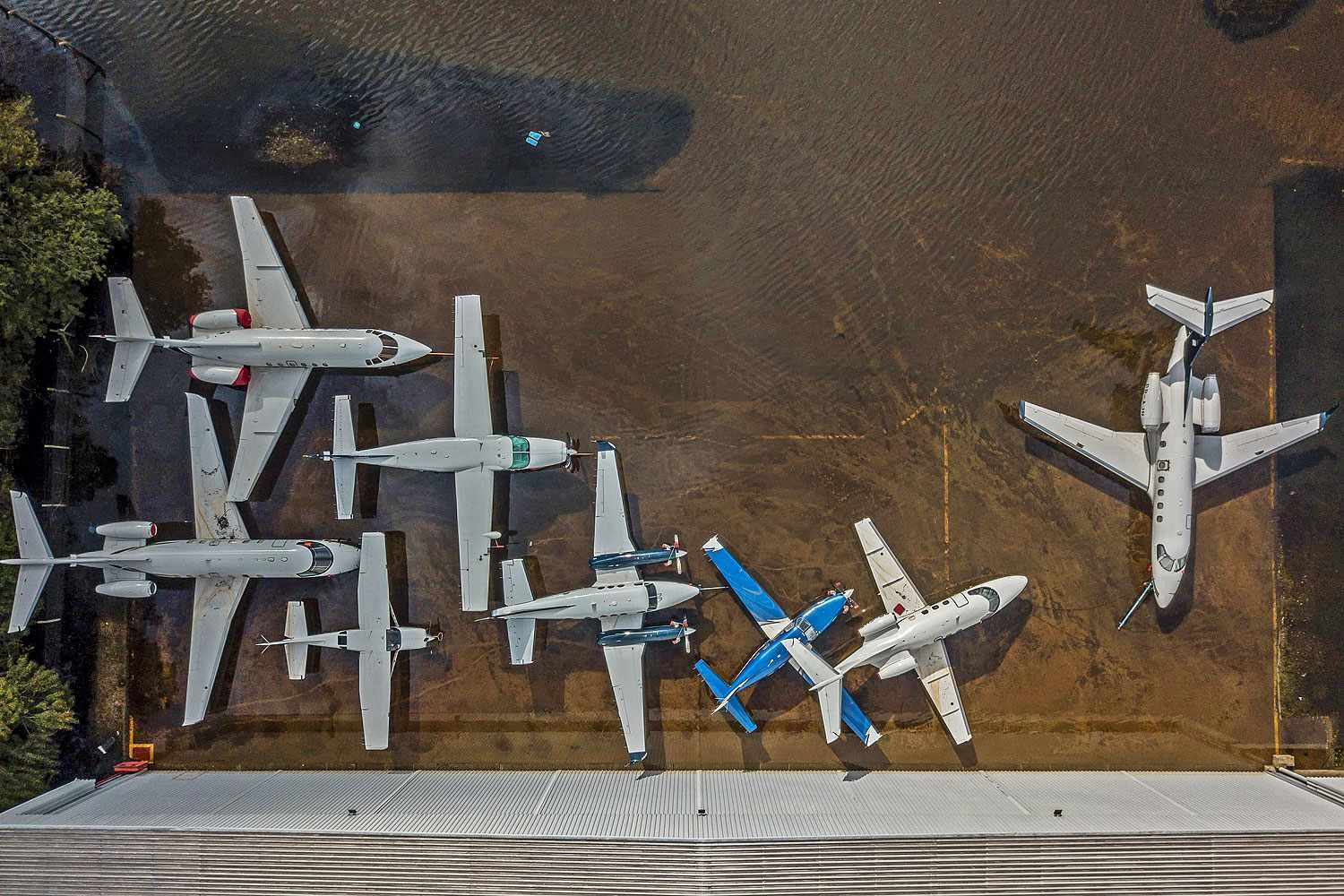 Aeronaves executivas presas no Salgado Filho (Rafa Neddermeyer/Agência Brasil)