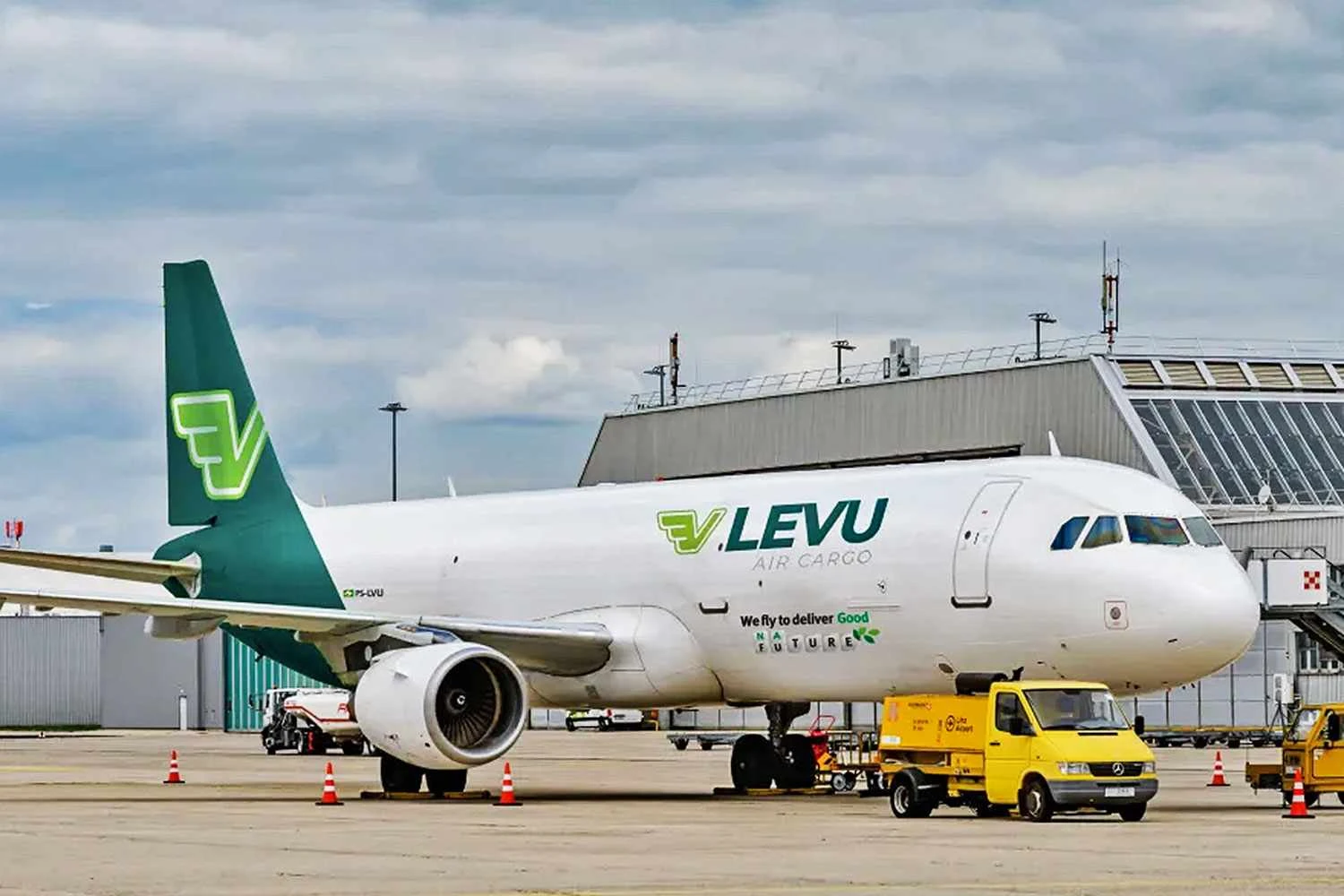Primeiro Airbus A321 cargueiro nacional chega ao país