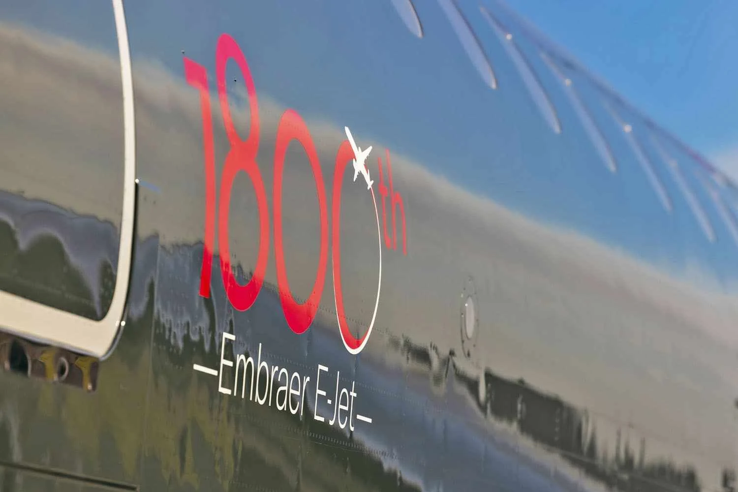 Dos 1.800 E-Jets entregues, 113 s&atilde;o da fam&iacute;lia E2