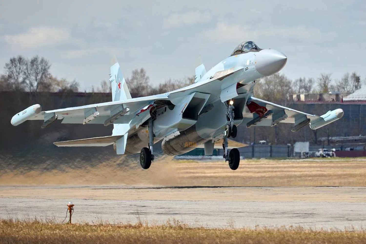 A Rússia está produzindo em segredo 16 caças Su-35 para o Irã, revelam documentos