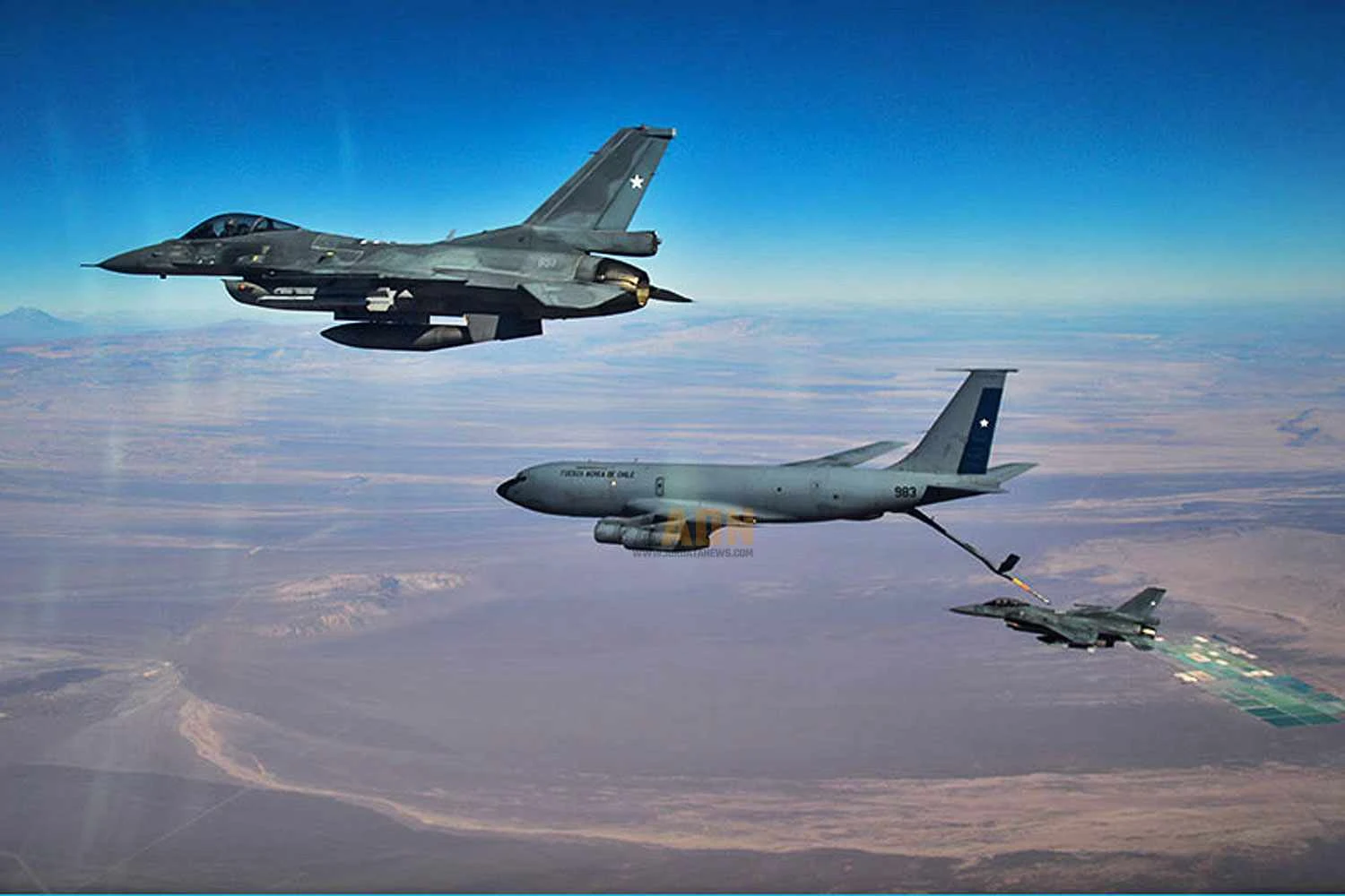 O Chile tem três KC-135 que são usados para reabastecer seus F-16