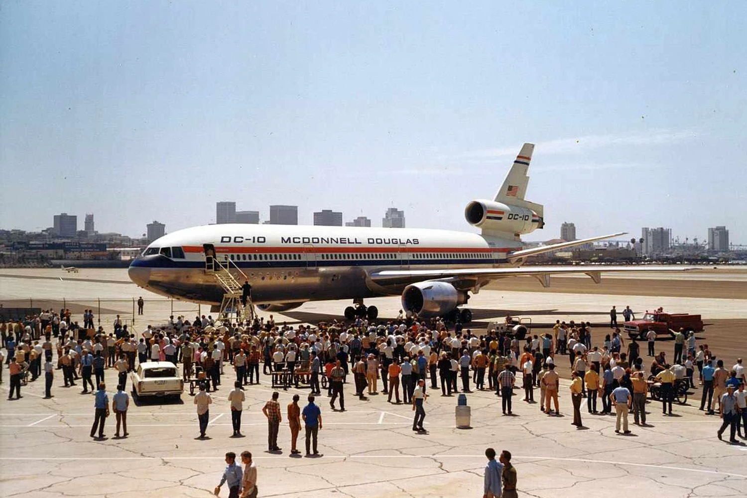 O protótipo do DC-10 faz visita em San Diego