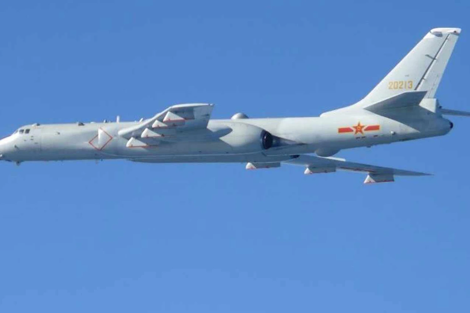 O bombardeiro H-6 chinês é uma versão sob licença do antigo Tupolev Tu-16 russo