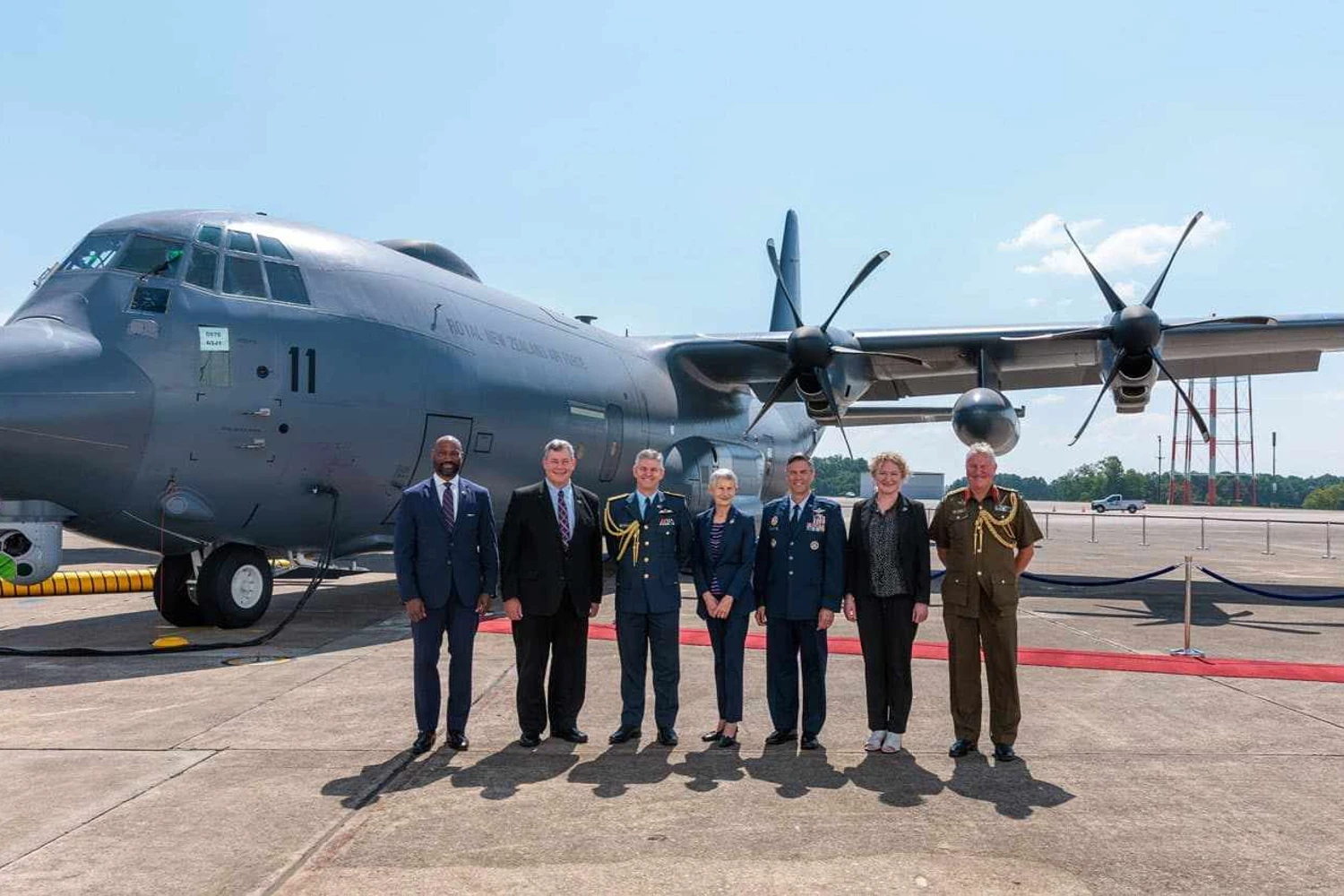 Nova Zelândia recebe primeiro C-130J, rival do Embraer KC-390