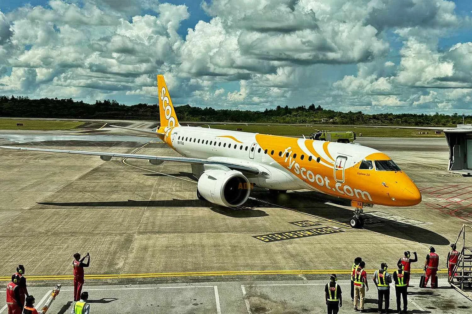 Cliente da Embraer em Cingapura está toda feliz com seus sete jatos E190-E2