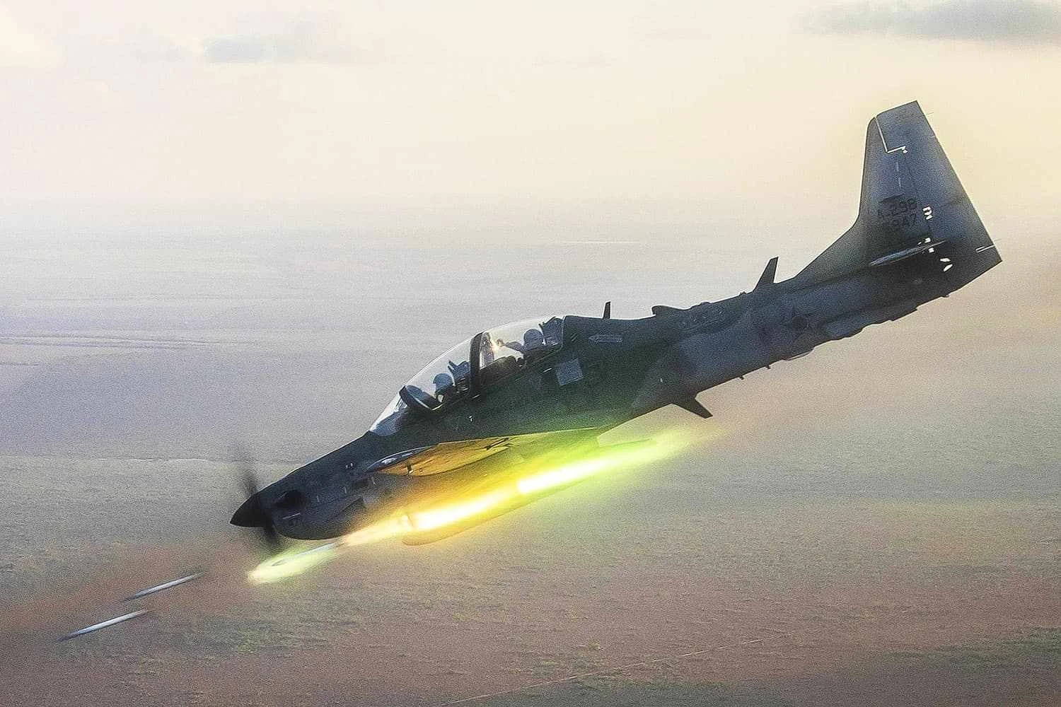 A-29 Super Tucano da FAB intercepta avião com drogas vindo da Venezuela