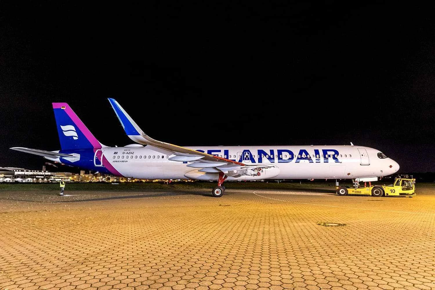 Primeiro Airbus A321 da Icelandair aparece já pintado